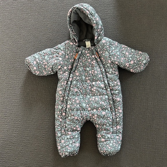Baby Snowsuits Buntings set of 2 size 0-3/Newborn girls Nordstrom and H&M - Picture 5 of 8
